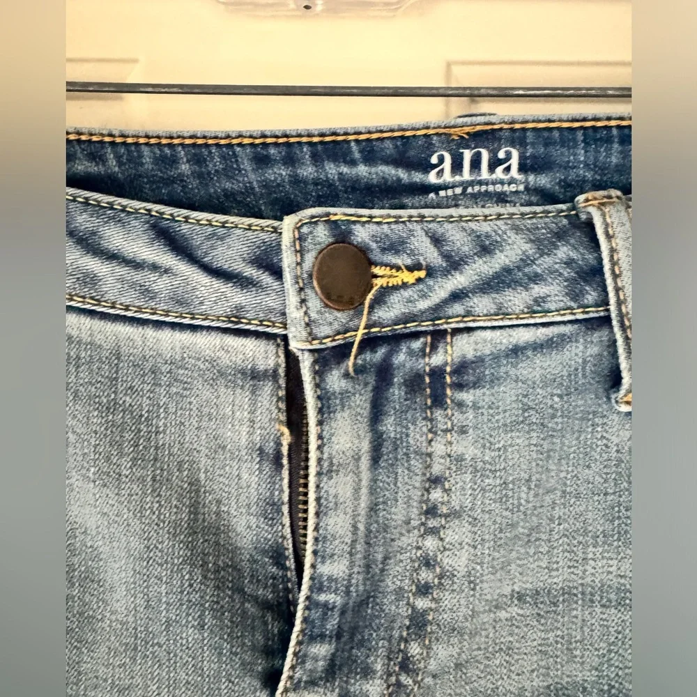 A.n.a blue jeans denim w pink flowers sz 10 - Picture 4 of 5